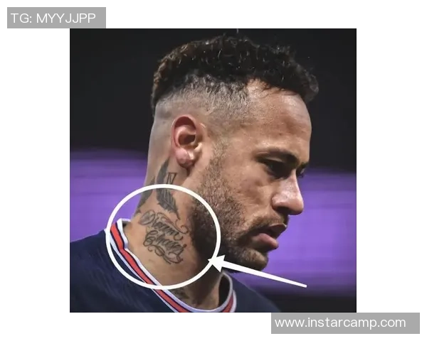 足球明星中午纹身图案男士风格解析与时尚搭配建议