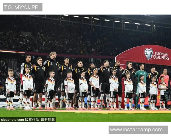 足球明星齐聚一堂高清合影展现足坛风采与荣耀瞬间